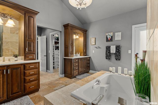 6105 N EAGLE BEND Court, Peoria, IL 61614