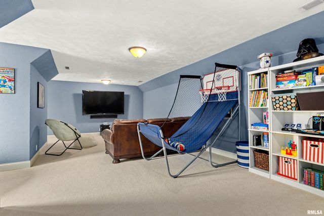 6105 N EAGLE BEND Court, Peoria, IL 61614