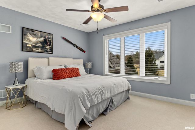 6105 N EAGLE BEND Court, Peoria, IL 61614