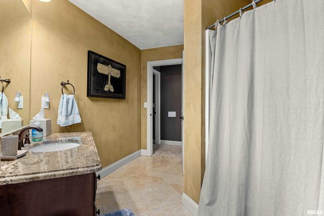 6105 N EAGLE BEND Court, Peoria, IL 61614