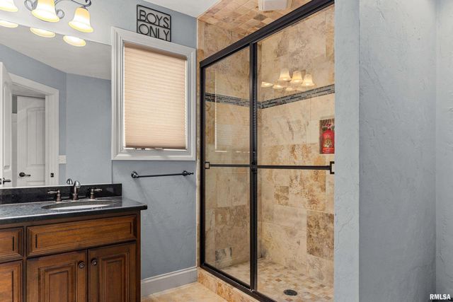 6105 N EAGLE BEND Court, Peoria, IL 61614