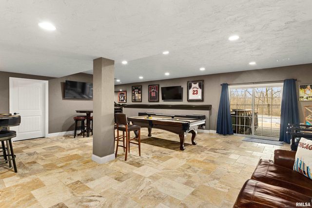 6105 N EAGLE BEND Court, Peoria, IL 61614