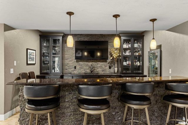 6105 N EAGLE BEND Court, Peoria, IL 61614