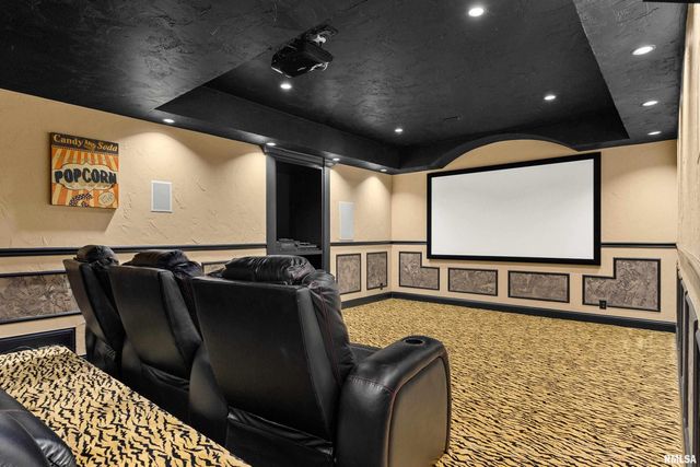 6105 N EAGLE BEND Court, Peoria, IL 61614