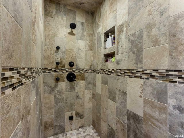 6105 N EAGLE BEND Court, Peoria, IL 61614