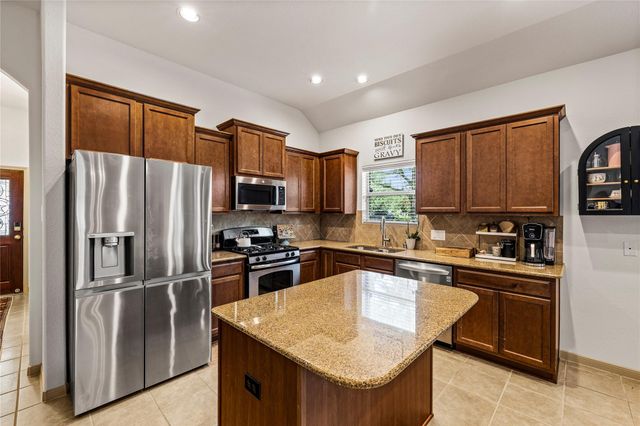 949 Ponte Serra Drive, League City, TX 77573
