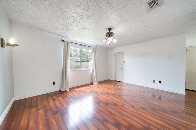 1323 Oakengates Drive, Houston, TX 77015