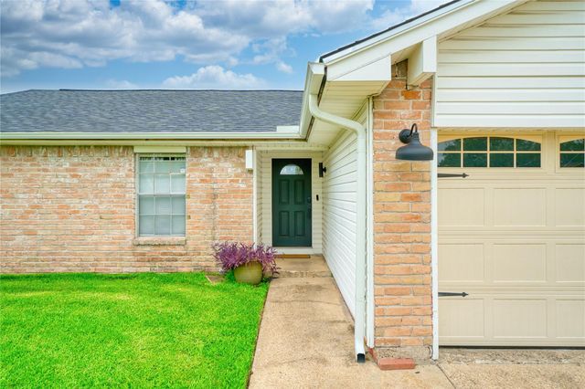 1323 Oakengates Drive, Houston, TX 77015