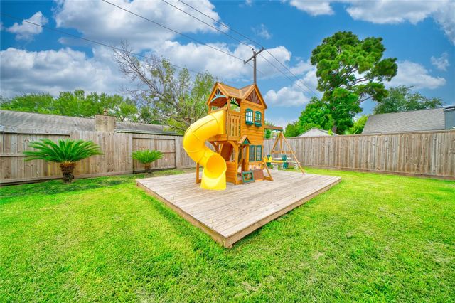 1323 Oakengates Drive, Houston, TX 77015