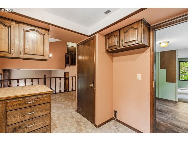16532 S ARROWHEAD Dr, Oregon City, OR 97045