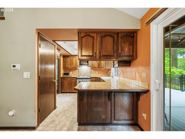 16532 S ARROWHEAD Dr, Oregon City, OR 97045