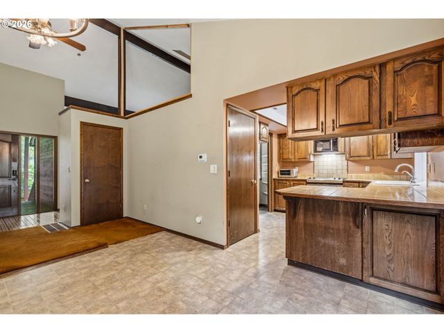 16532 S ARROWHEAD Dr, Oregon City, OR 97045