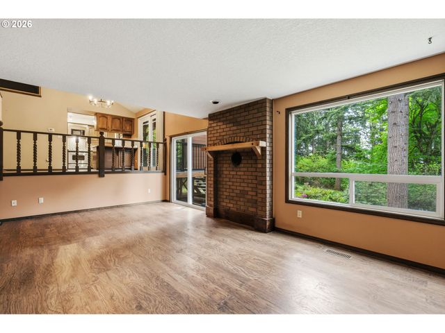 16532 S ARROWHEAD Dr, Oregon City, OR 97045