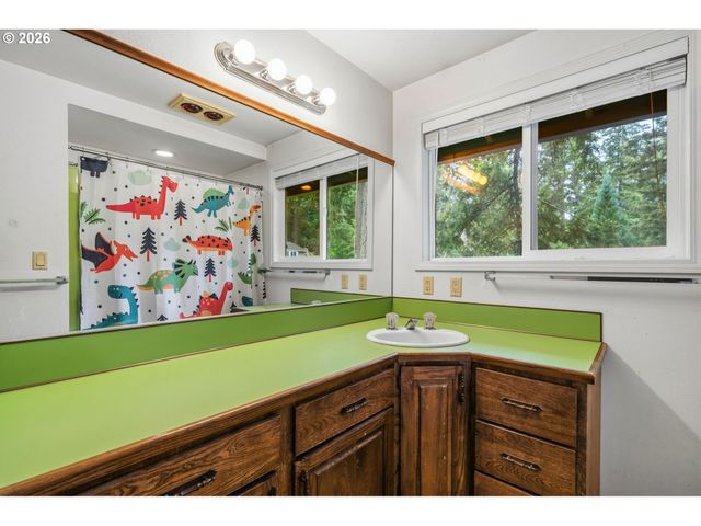 16532 S ARROWHEAD Dr, Oregon City, OR 97045