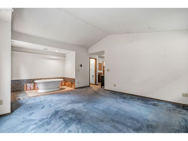 16532 S ARROWHEAD Dr, Oregon City, OR 97045