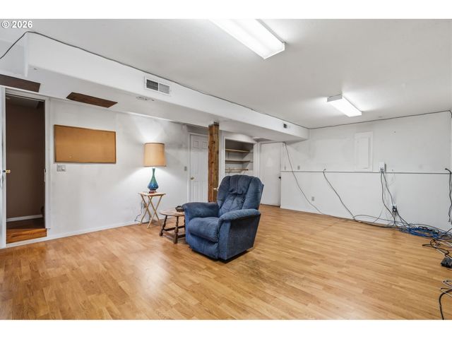 16532 S ARROWHEAD Dr, Oregon City, OR 97045