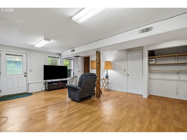 16532 S ARROWHEAD Dr, Oregon City, OR 97045