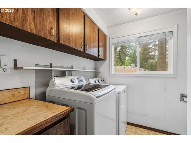 16532 S ARROWHEAD Dr, Oregon City, OR 97045