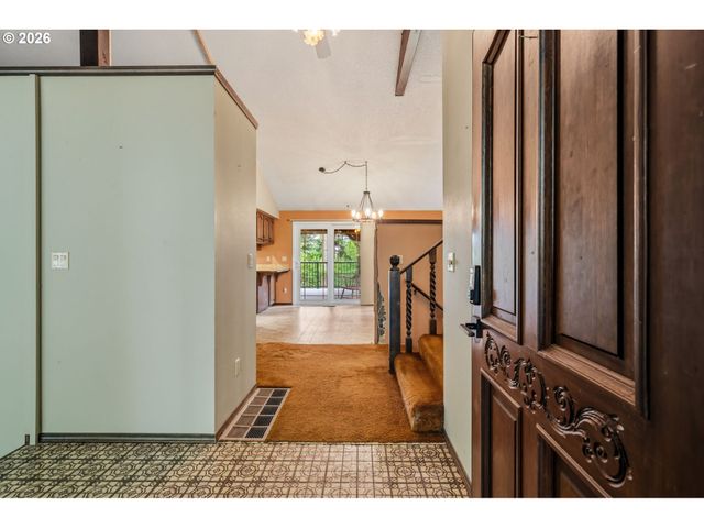 16532 S ARROWHEAD Dr, Oregon City, OR 97045
