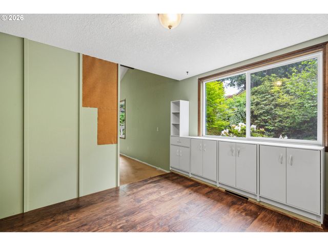 16532 S ARROWHEAD Dr, Oregon City, OR 97045