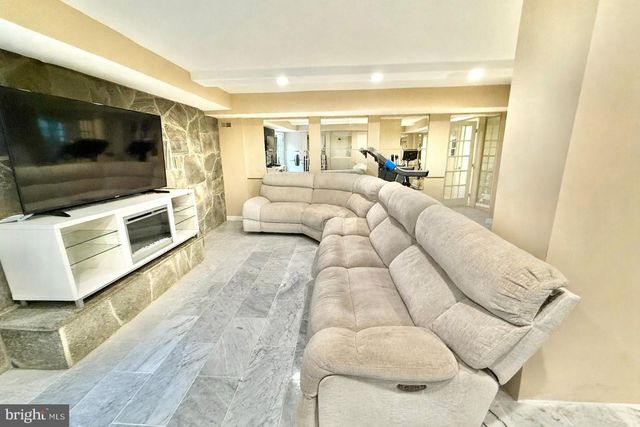 5439 RICHENBACHER AVE, Alexandria, VA 22304