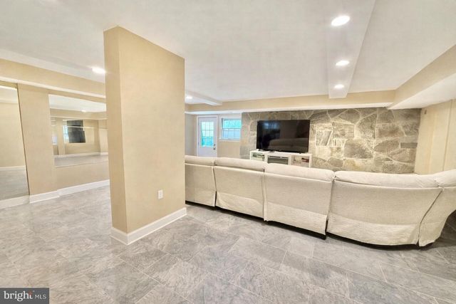 5439 RICHENBACHER AVE, Alexandria, VA 22304