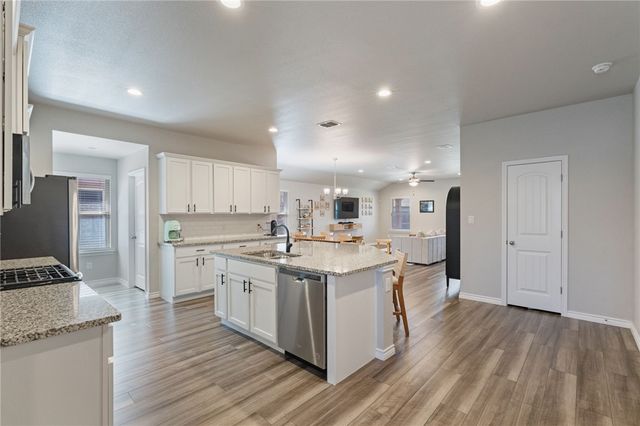 7325 Tristan Dr, Corpus Christi, TX 78414