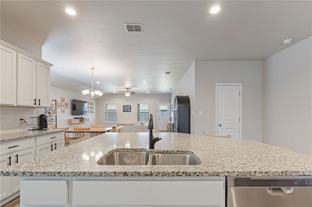 7325 Tristan Dr, Corpus Christi, TX 78414