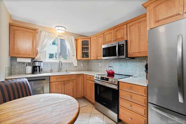 61 Ridgewood Drive, Pleasantville, NY 10570