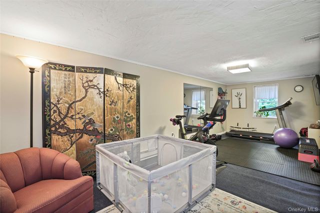61 Ridgewood Drive, Pleasantville, NY 10570