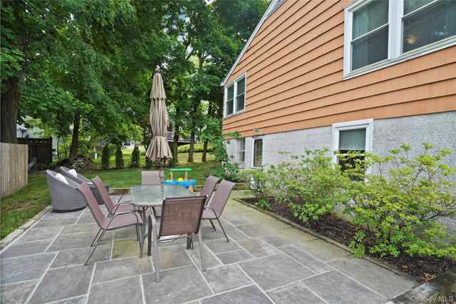 61 Ridgewood Drive, Pleasantville, NY 10570