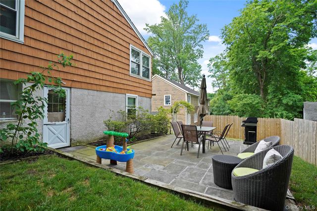61 Ridgewood Drive, Pleasantville, NY 10570