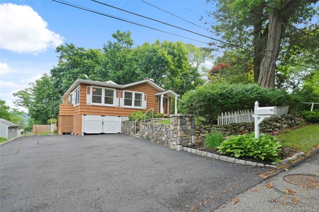 61 Ridgewood Drive, Pleasantville, NY 10570