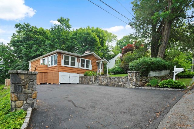 61 Ridgewood Drive, Pleasantville, NY 10570