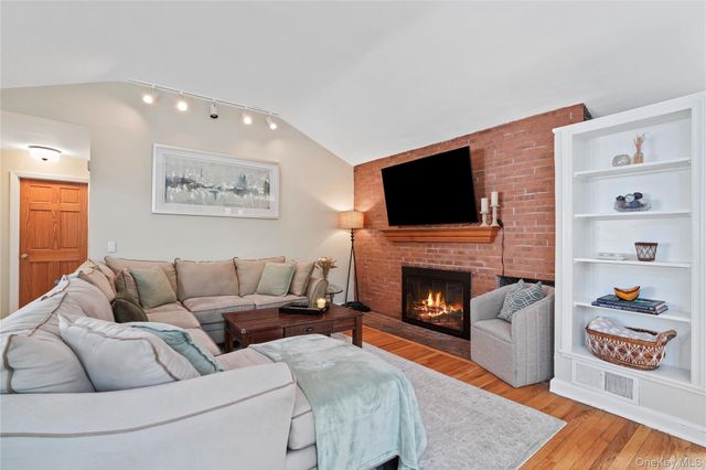 61 Ridgewood Drive, Pleasantville, NY 10570