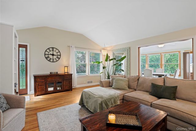 61 Ridgewood Drive, Pleasantville, NY 10570