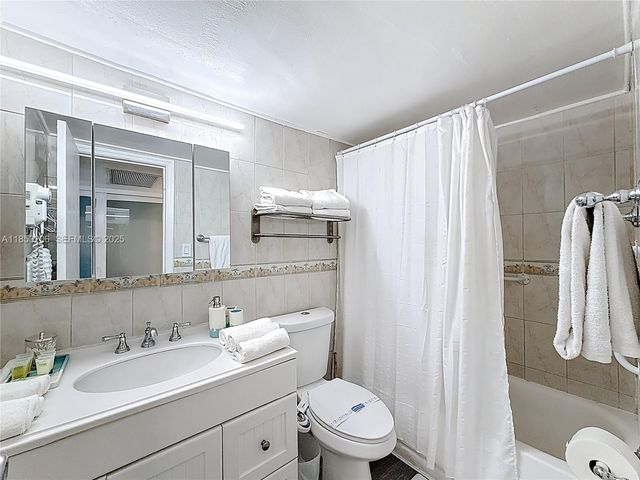 19201 Collins Avenue 610, Sunny Isles Beach, FL 33160