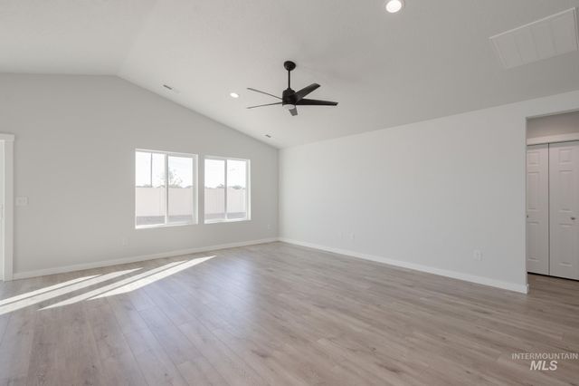 14092 Shiny Spruce St, Caldwell, ID 83607