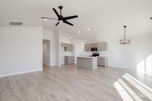 14092 Shiny Spruce St, Caldwell, ID 83607