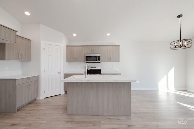 14092 Shiny Spruce St, Caldwell, ID 83607