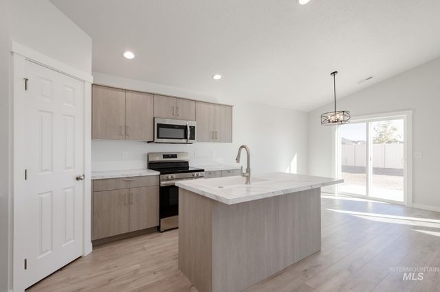 14092 Shiny Spruce St, Caldwell, ID 83607