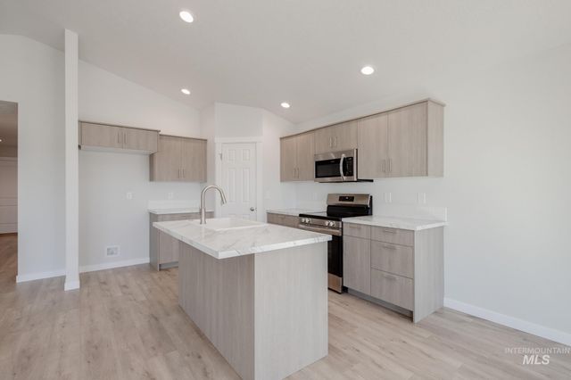 14092 Shiny Spruce St, Caldwell, ID 83607