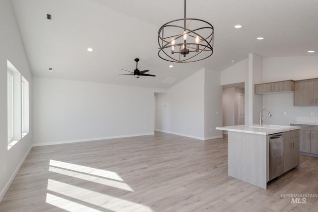 14092 Shiny Spruce St, Caldwell, ID 83607