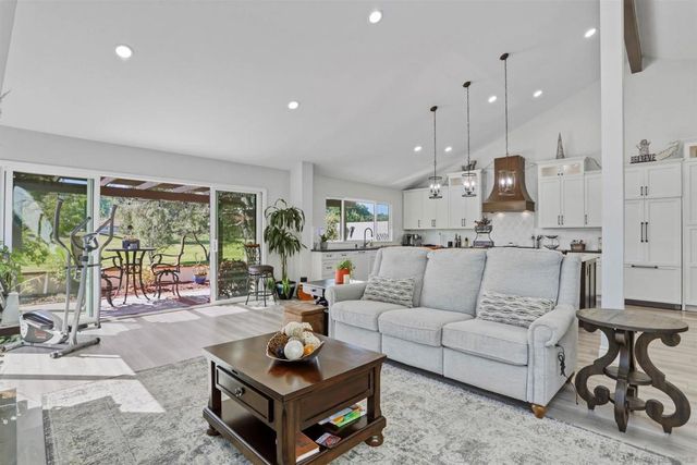 17748 Caminito Balata, San Diego, CA 92128