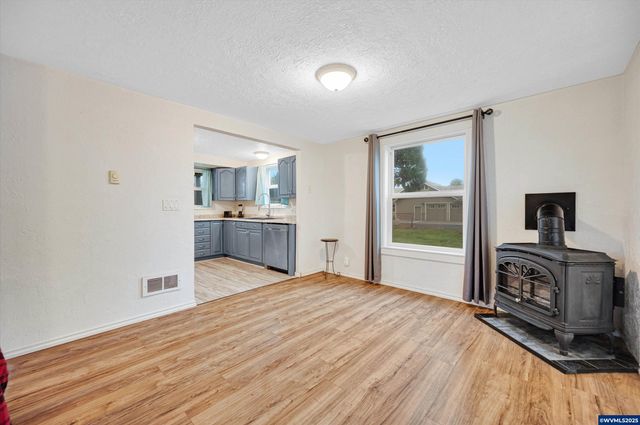 352 NE Polk Station Rd, Dallas, OR 97338