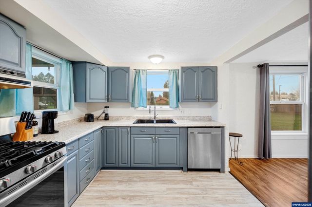 352 NE Polk Station Rd, Dallas, OR 97338