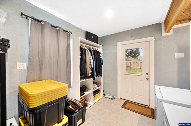 352 NE Polk Station Rd, Dallas, OR 97338