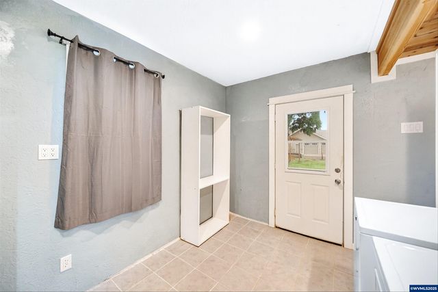 352 NE Polk Station Rd, Dallas, OR 97338