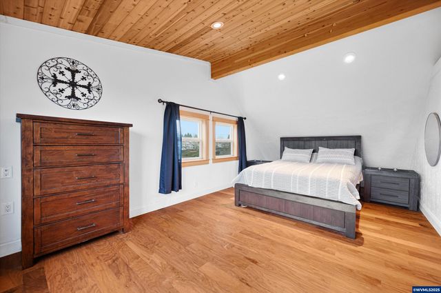 352 NE Polk Station Rd, Dallas, OR 97338