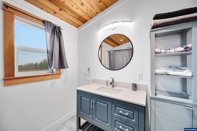 352 NE Polk Station Rd, Dallas, OR 97338